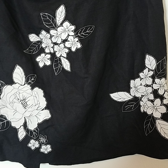 Ann Taylor Loft black andwhite flower prin… - Picture 6 of 8